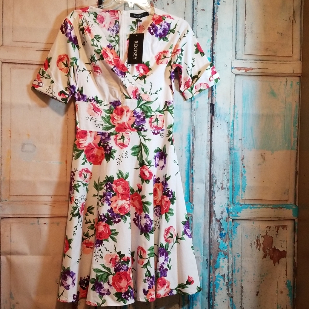 🔔NWT Roosey Floral Spring Time Dress